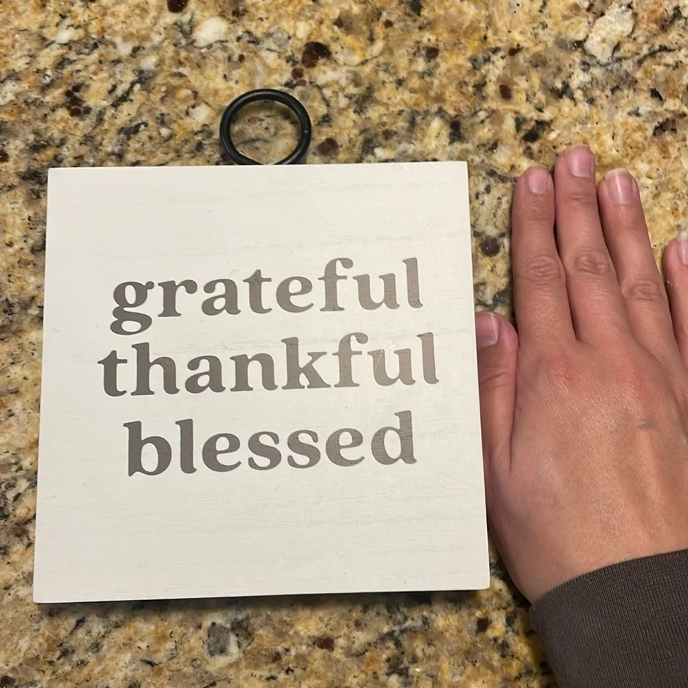 🩷 3/$18 hanging caption box grateful thankful blessed white gray